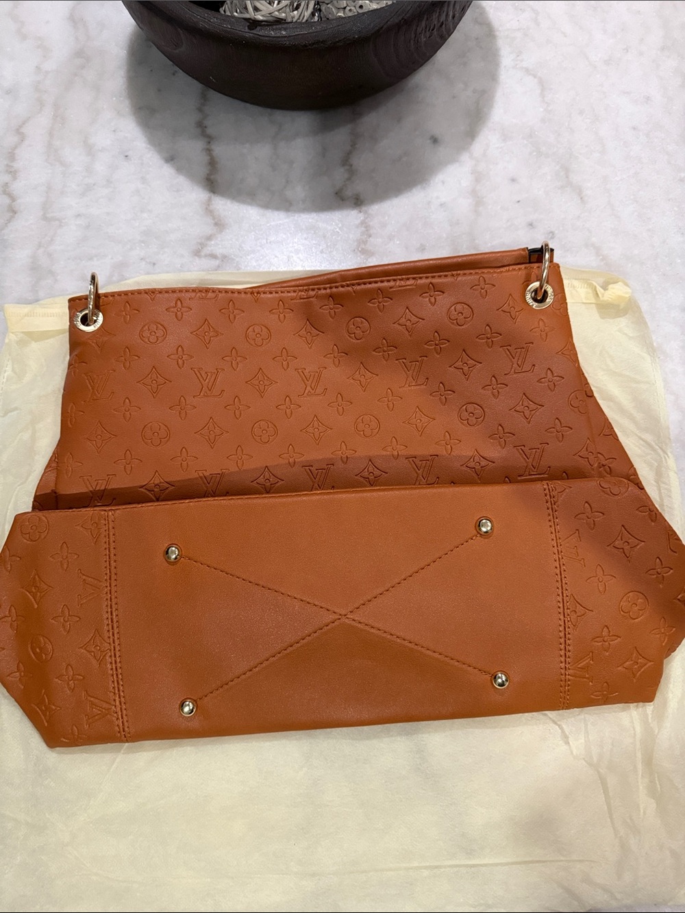Lv Artsy - Picture 6 of 9